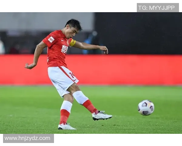 深入分析杭州足球队中路突破战术的优势与实施策略 深入分析杭州足球队中路突破战术的优势与实施策略