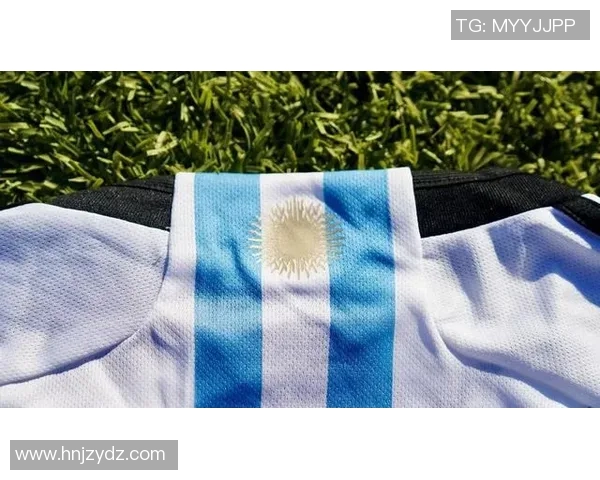 短袖上印足球明星的时尚潮流与个性表达探索 短袖上印足球明星的时尚潮流与个性表达探索