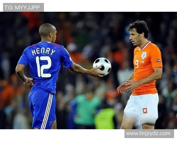 当年谁能想到足球明星们如今的辉煌成就与传奇人生会如此引人瞩目