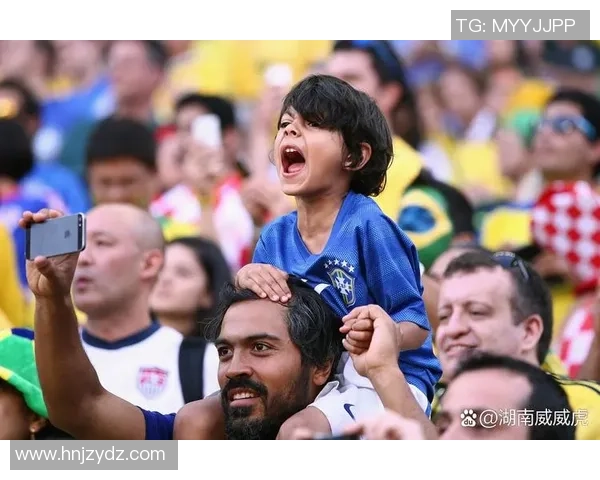 足球明星感染病毒的消息引发关注球迷们对此反应如何